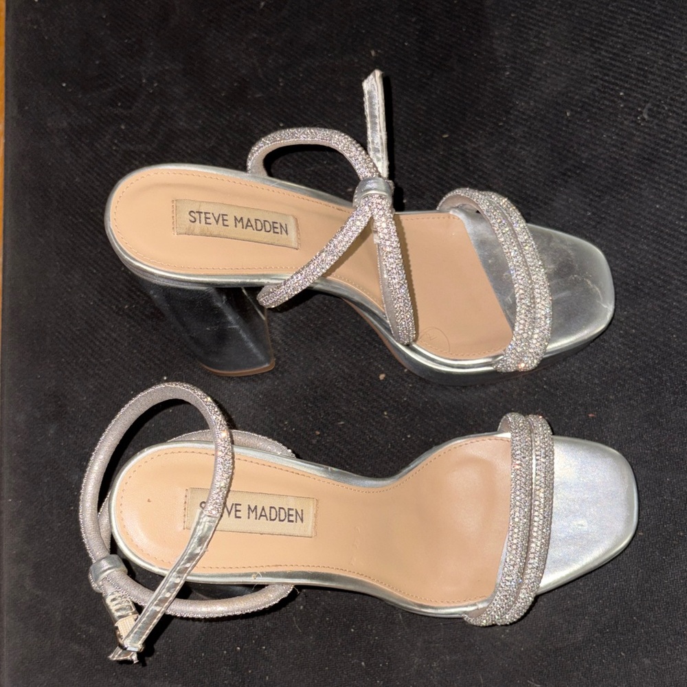Steve Madden Metallic Gold Block Heels - Picture 4 of 7